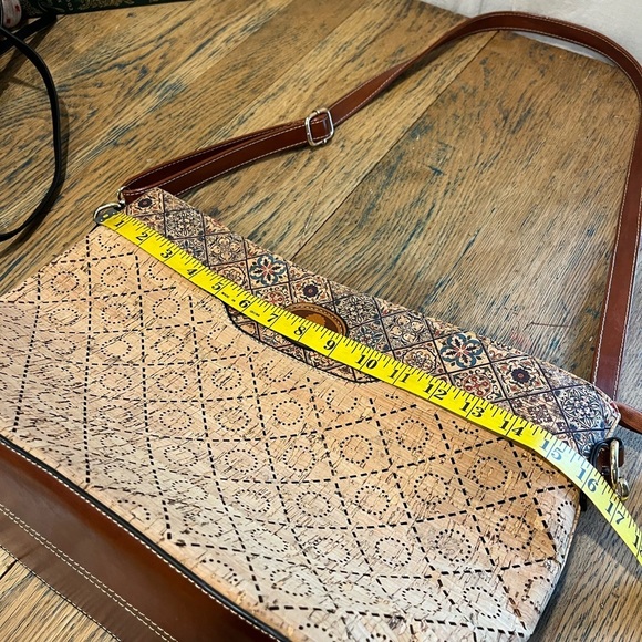 🤎NATURAL CORK – Patterned Cork Crossbody Bag - Picture 9 of 10
